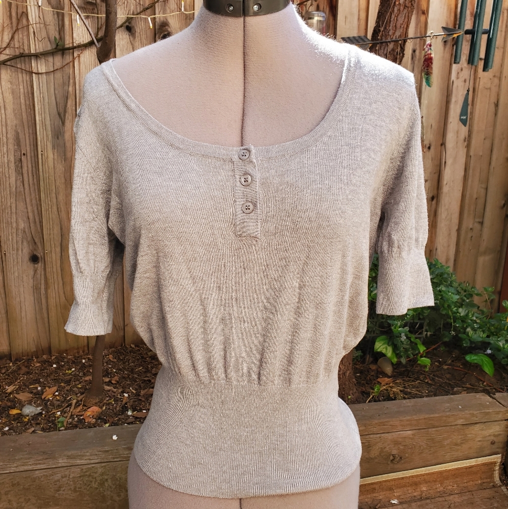Robbi & Nikki top